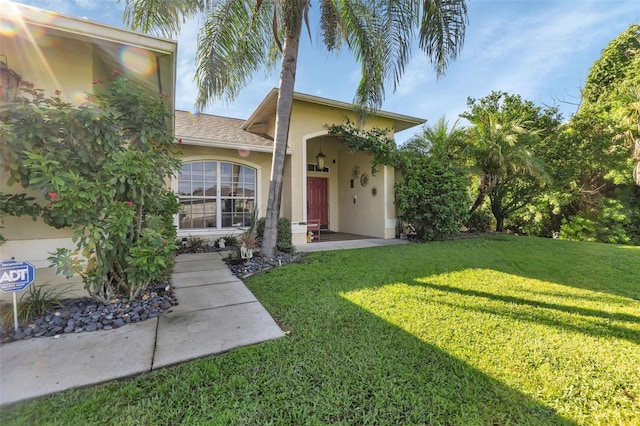 view of front facade with a front yard