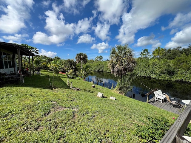 view of yard featuring a water view