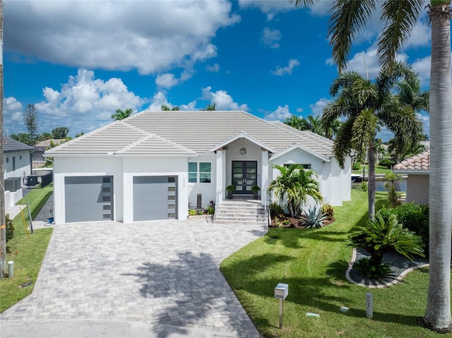 view of front of house featuring a front yard