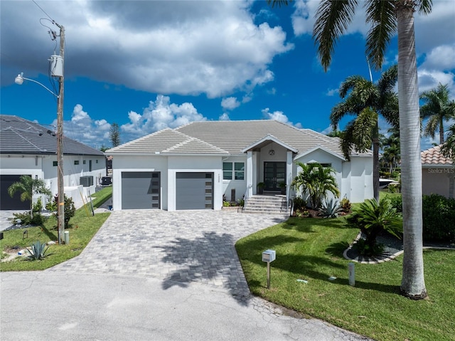 view of front of house featuring a front lawn