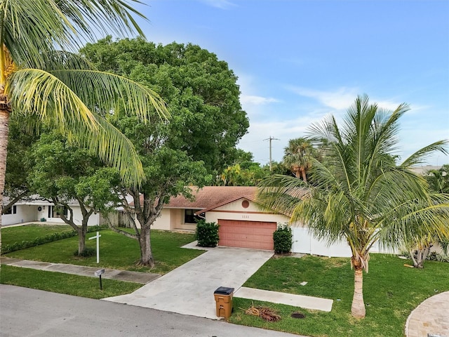 view of front of property featuring a front lawn and a garage