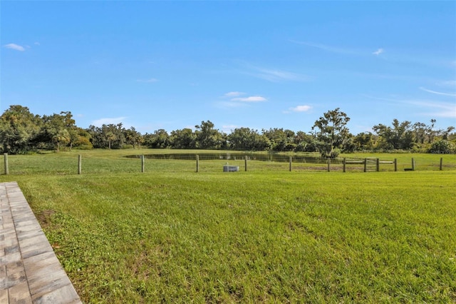 view of yard featuring a rural view