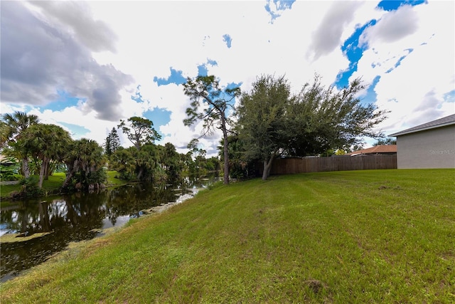 view of yard featuring a water view