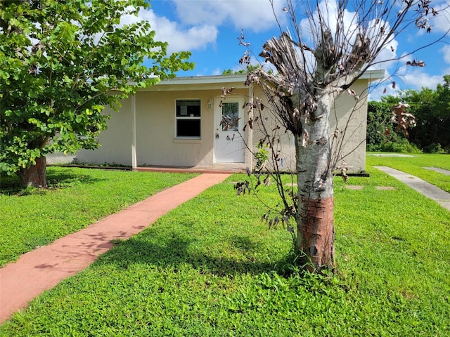 view of front of house with a front lawn