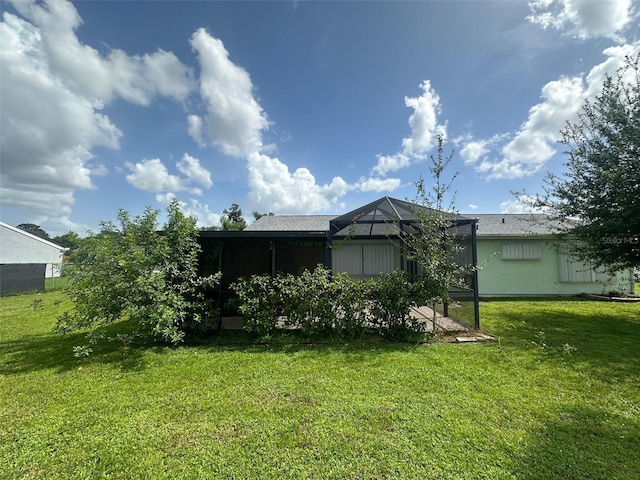 view of yard featuring a lanai