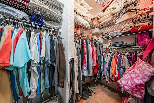 walk in closet with tile patterned floors