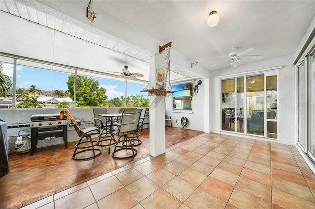 sunroom featuring ceiling fan