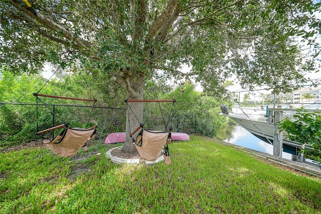 view of yard featuring a water view