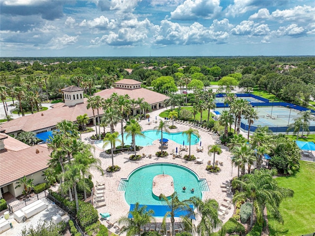 bird's eye view featuring a wooded view