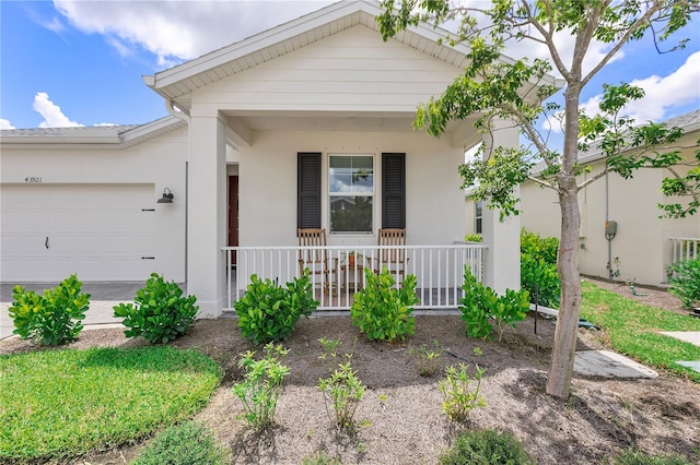 view of front of property with covered porch and a garage