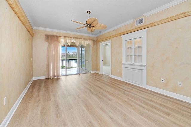 unfurnished room featuring ceiling fan, crown molding, and light hardwood / wood-style flooring