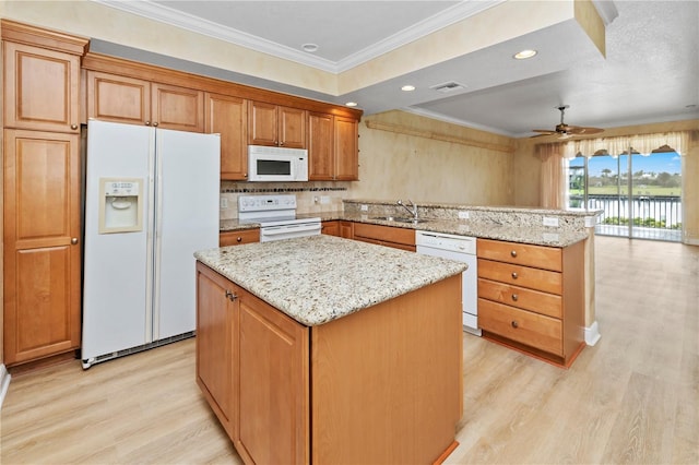 kitchen with white appliances, light hardwood / wood-style flooring, a center island, and ceiling fan