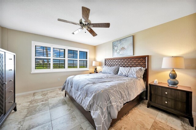 bedroom with ceiling fan