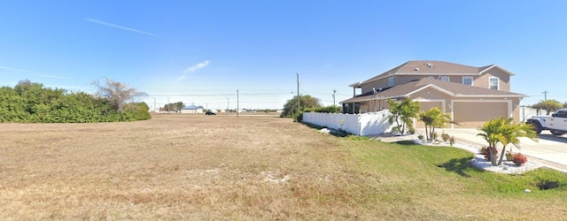 Listing photo 3 for 647 NE 7th Place, Cape Coral FL 33909