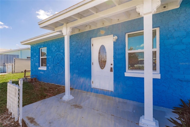 property entrance featuring a patio