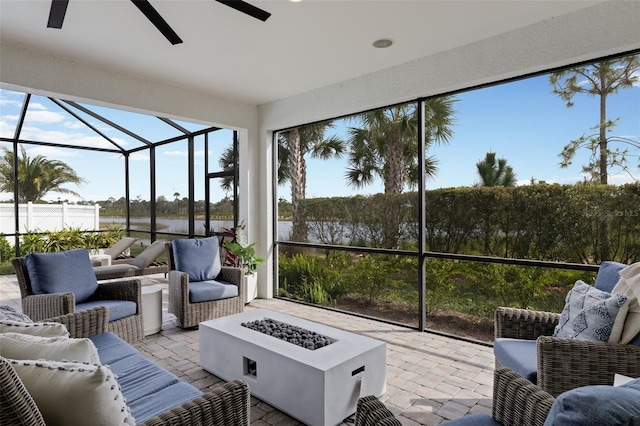 sunroom / solarium with ceiling fan