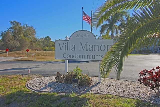 view of community / neighborhood sign