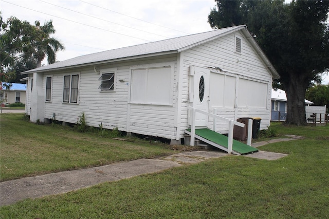 view of front of home with a front yard