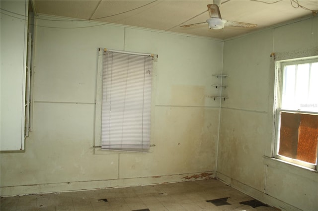 empty room featuring ceiling fan