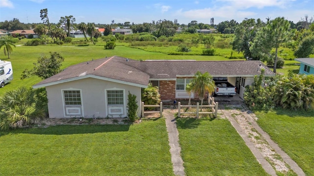 ranch-style house featuring a front yard