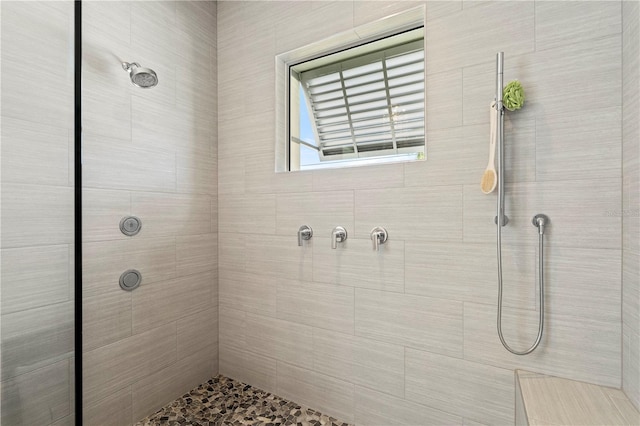 bathroom featuring tiled shower