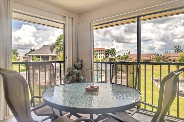 view of sunroom / solarium