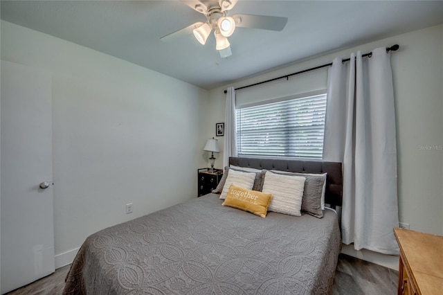 bedroom featuring ceiling fan