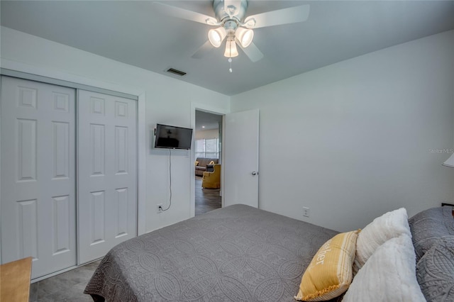 bedroom with ceiling fan and a closet