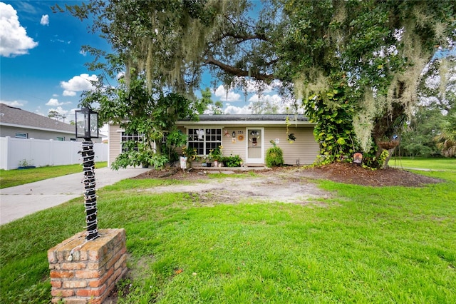 single story home with a front yard