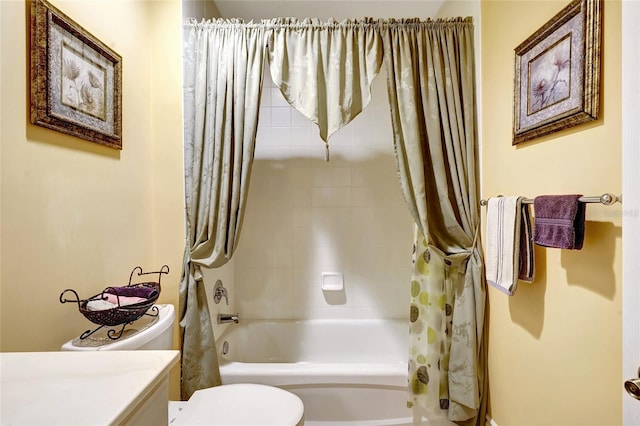 full bathroom with shower / bath combo with shower curtain, vanity, and toilet