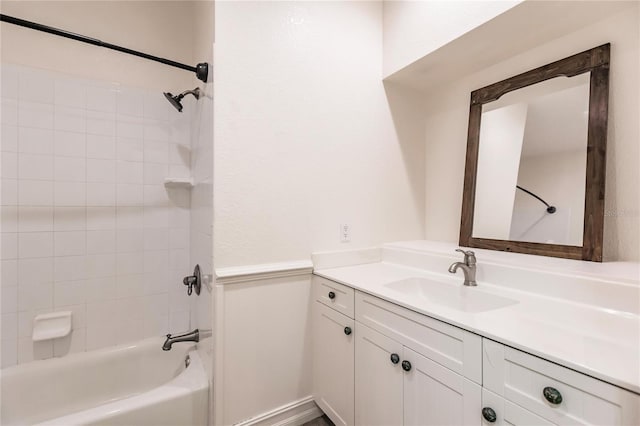 bathroom with tiled shower / bath and vanity