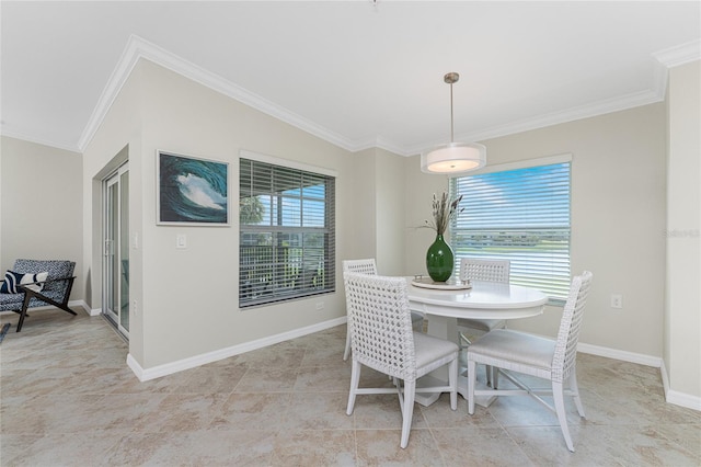 dining area featuring lofted ceiling, crown molding, and a healthy amount of sunlight