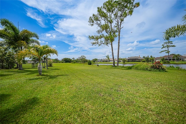 view of yard featuring a water view