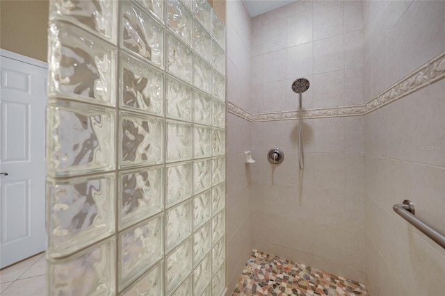 bathroom featuring a tile shower