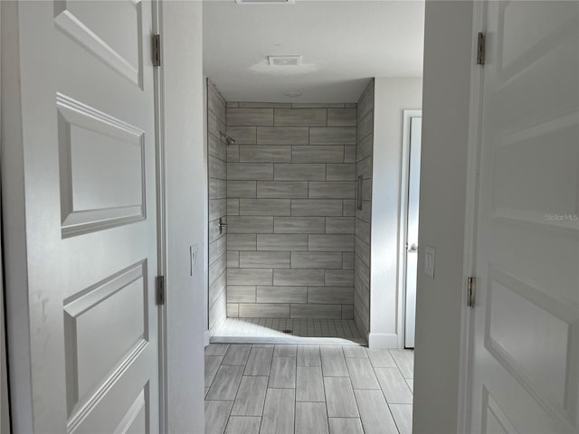 bathroom featuring tiled shower