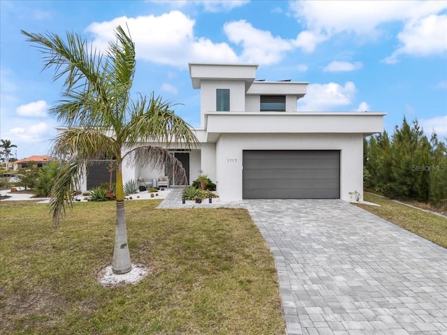 view of front facade with a garage and a front yard