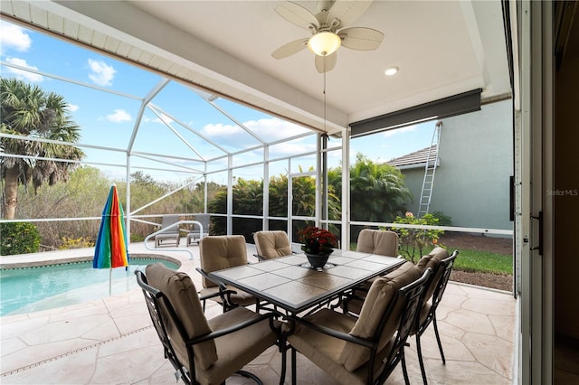 sunroom / solarium featuring a swimming pool, plenty of natural light, and ceiling fan