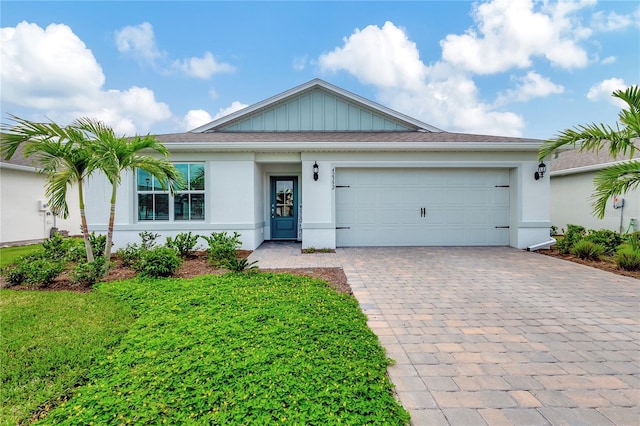 view of front of property featuring a garage