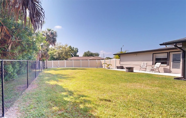 view of yard with a patio