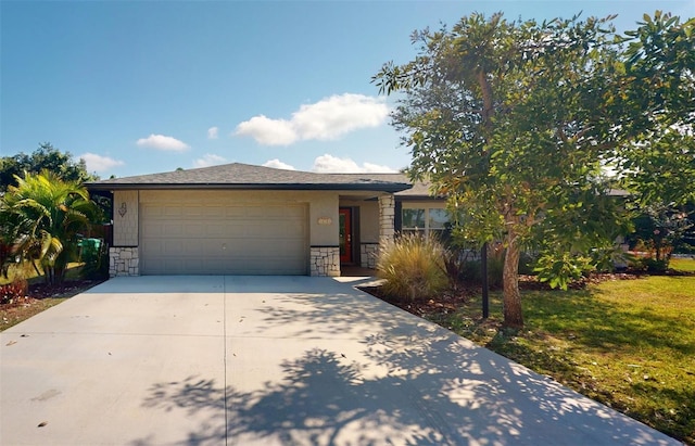 view of front facade featuring a garage and a front lawn