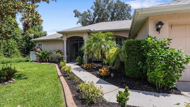 view of front of house featuring a garage and a front yard