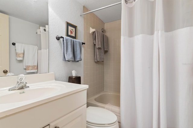 full bathroom with shower / bath combo with shower curtain, vanity, and toilet