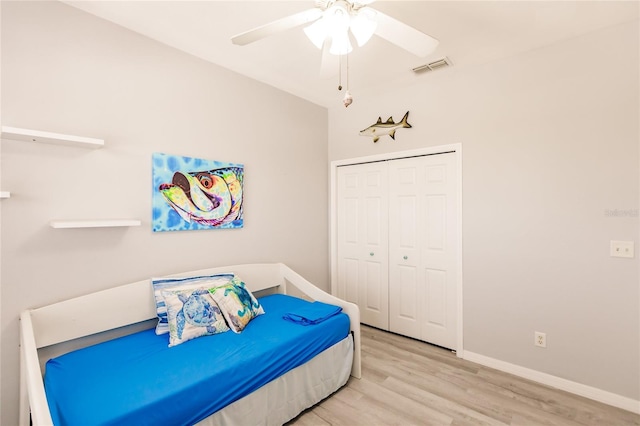 bedroom featuring ceiling fan, a closet, and light hardwood / wood-style floors