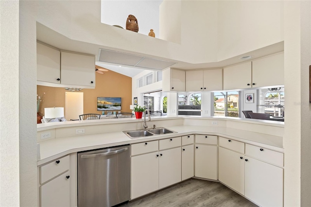 kitchen featuring ceiling fan, sink, light hardwood / wood-style flooring, stainless steel dishwasher, and kitchen peninsula