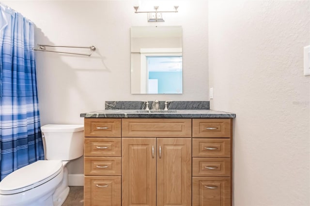 bathroom with a shower with curtain, vanity, and toilet