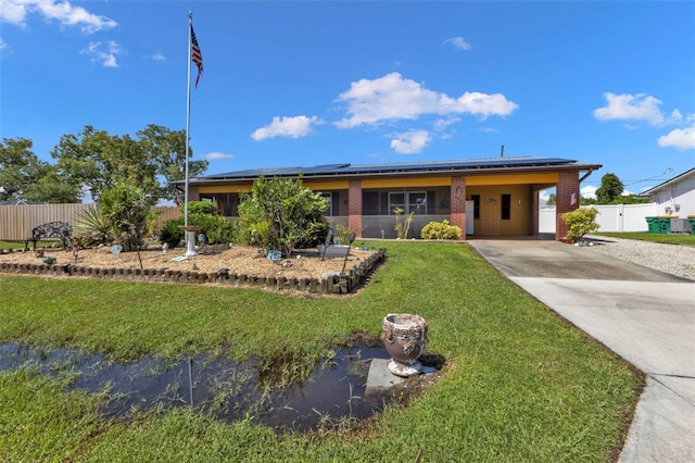 view of front of house with a carport and a front yard