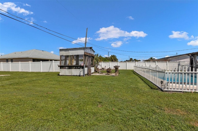 view of yard featuring a fenced in pool