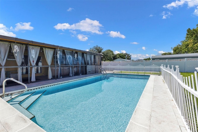 view of swimming pool