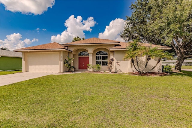 view of front facade featuring a garage and a front yard