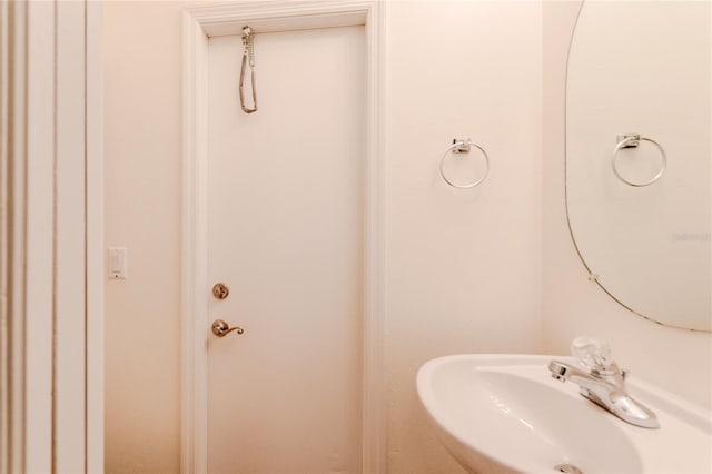 bathroom featuring sink